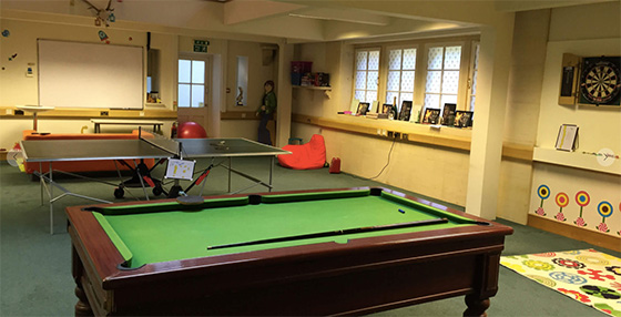 Neon Play studio - pool, ping pong